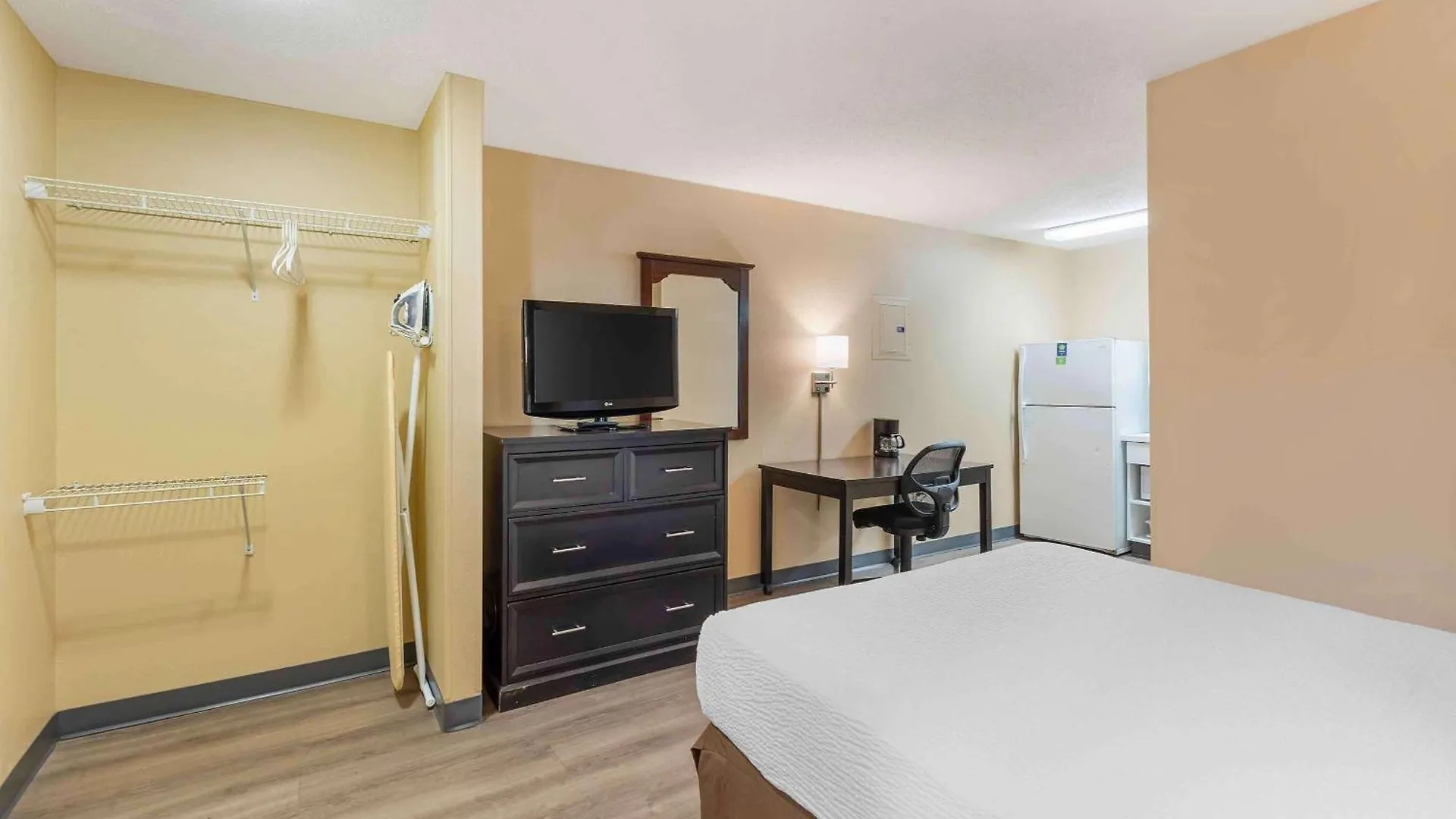 Extended Stay America Suites - St Louis - Westport - E Lackland Rd Maryland Heights Hotel
